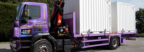 Camion porte container de livraison avec grue