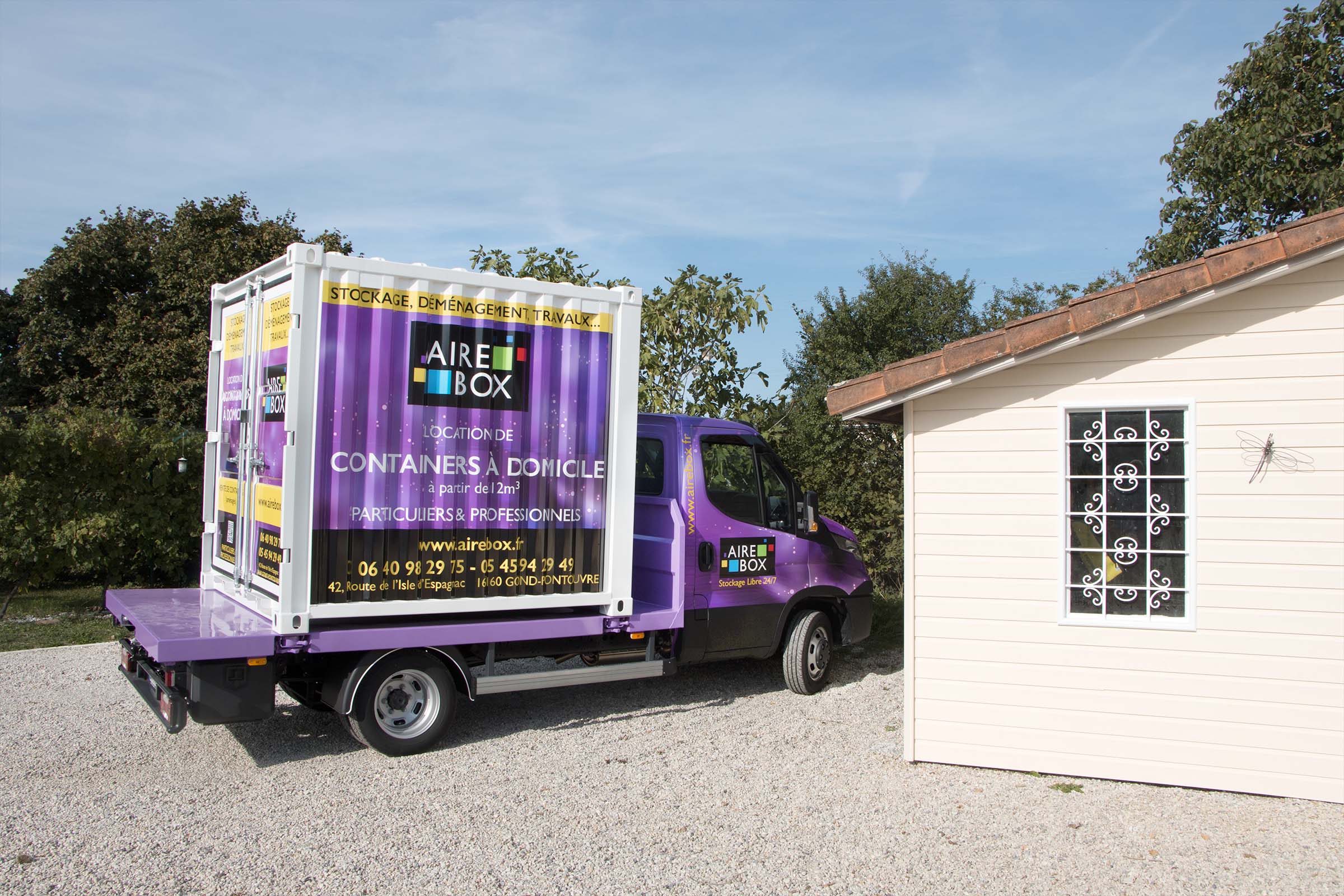 Camion avec container de stockage aire box à domicile pour un déménagement